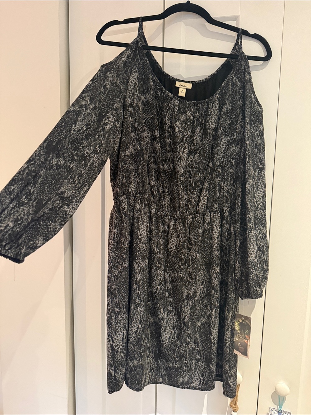 AMAZE Black & Gray Cold-Shoulder Midi Dress